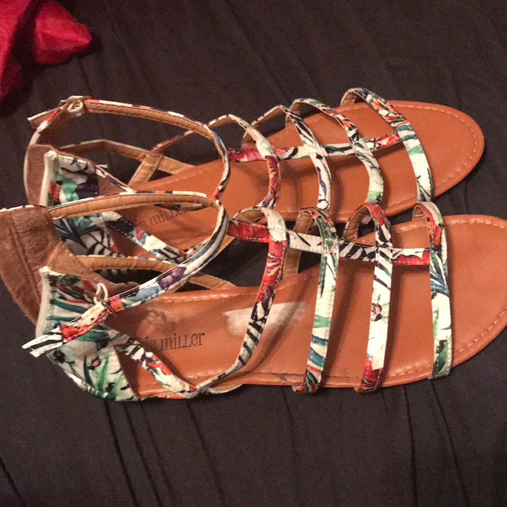 Size 10 only wore once or twice don’t need anymore
